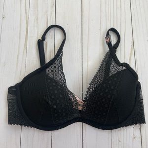 Victoria’s Secret Lace Half-Pad Plunge Bra 32C